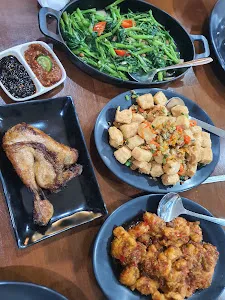 MAI Eatery by RM. Nelayan - Makassar 4