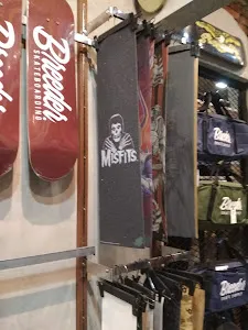 EIRS Distribution Skateshop 1