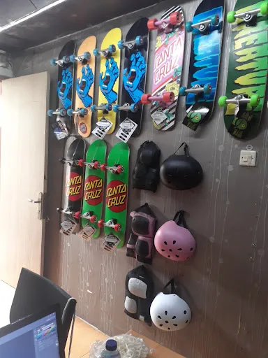 EIRS Distribution Skateshop 2
