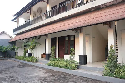 Giri Puspa Guest House 3