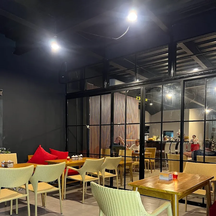 Made's Bistro 2