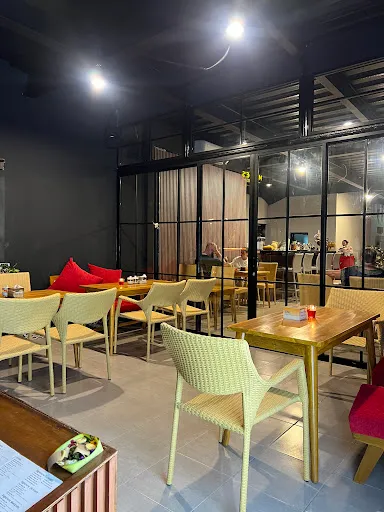 Made's Bistro 3