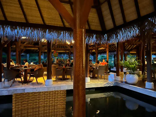 Grand Club Lounge 1