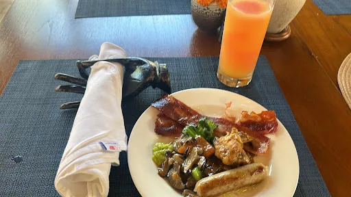 Grand Club Lounge 2