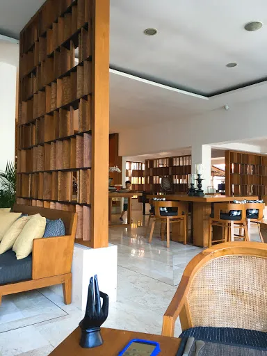 Grand Club Lounge 3