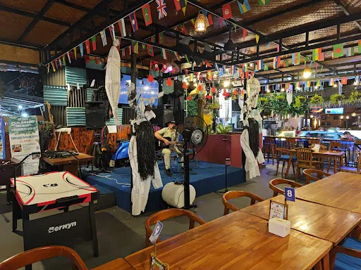 J Sport Bar 4