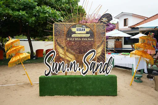 SUNNSAND BEACH CLUB 4
