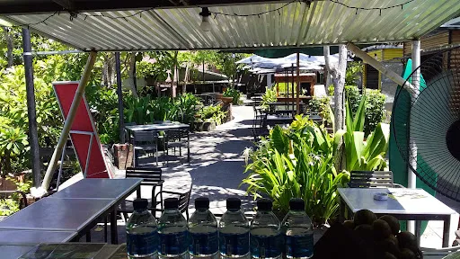 Natys Restaurant Siligita 4