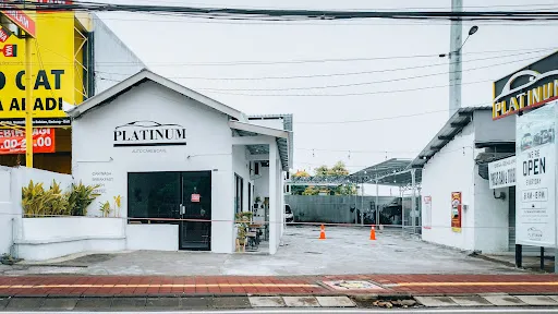 PLATINUM Auto Care & Café 3