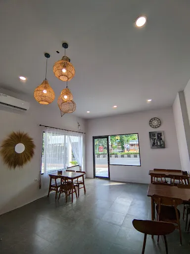 PLATINUM Auto Care & Café 4