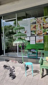 Amigos Salon & Spa 1