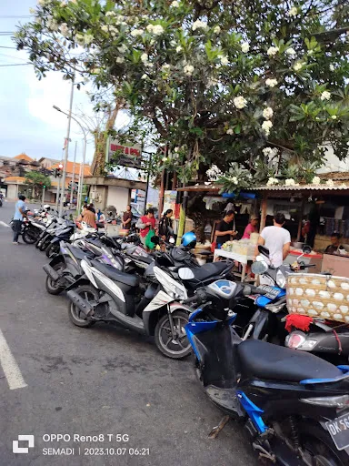 Pasar Desa Adat Bualu 3