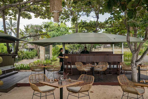 Kayumanis Beach Bar & Grill Nusa Dua 1