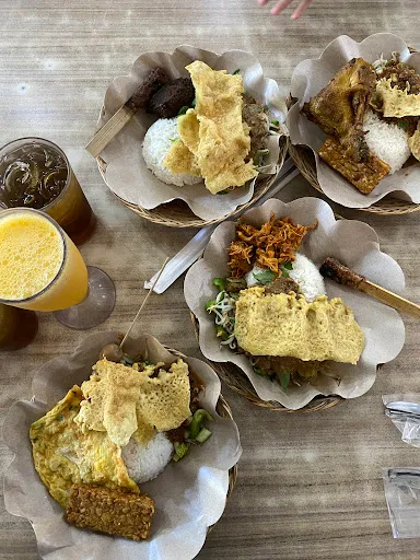 Warung Nasi Pecel Bu Tinuk Restaurant 2