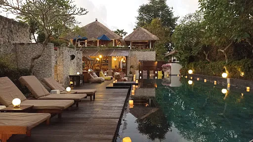 The Bay Bar and Grill 4