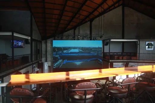 Y Sports Bar - Padang Padang 3