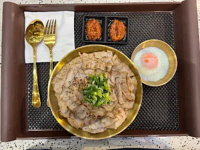 Kuro Butadon Sidewalk 1
