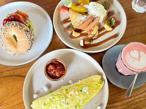 NOURISH CAFE ULUWATU 1