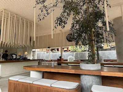 Overhead Bar, Coffee & Restaurant 2