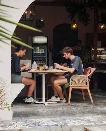 Overhead Bar, Coffee & Restaurant 3