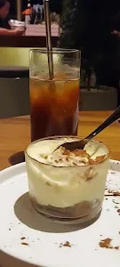 Overhead Bar, Coffee & Restaurant 4