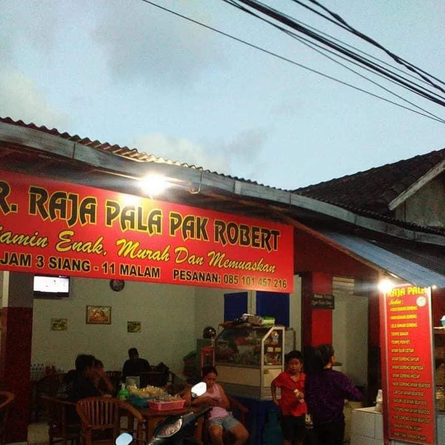 Warung Rajapala Pak Robert 3