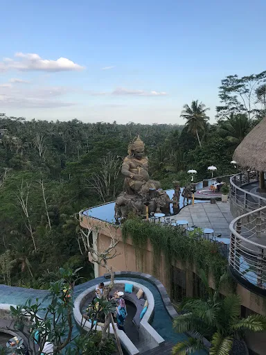 Mai Travelling Bali Tour Driver 3