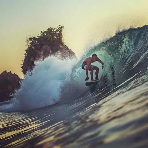 SALTY WATER SURF SCHOOL 2
