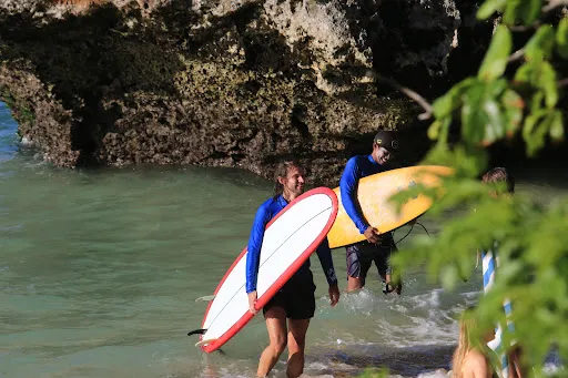 SALTY WATER SURF SCHOOL 3