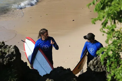 SALTY WATER SURF SCHOOL 4