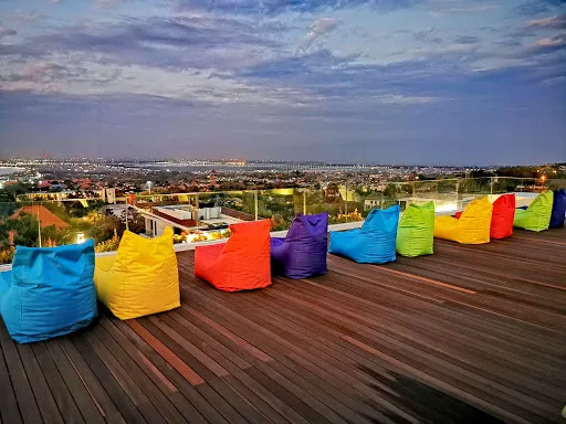 SkyMax Rooftop Pool & Bar 4