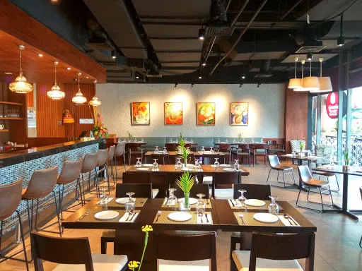 Chaskaa Modern Indian Cuisine & Bar 3