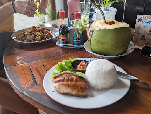 Naturela Cafe & Resto 4