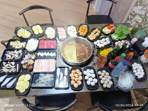 Teluk Merah Sichuan Hot Pot 巴厘岛红海湾川味自助火锅 4