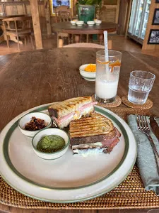 Bolt Cafe 2