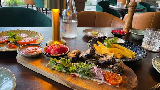 Tarragon Georgian Restaurant and Lounge Bar 4