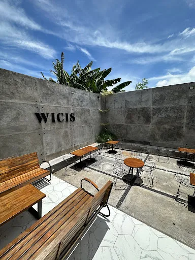 Wicis Coffee & Eatery 3