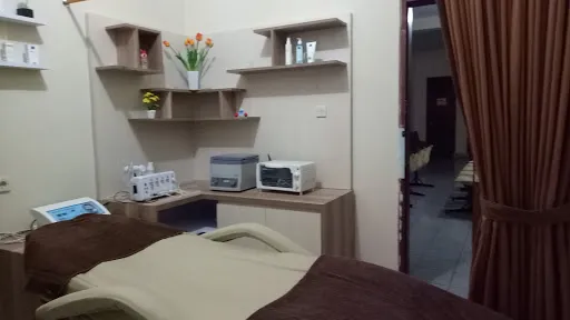 Dokter spesialis kulit dan kelamin di Kuta Bali, dr Budiani, Sp.KK 3