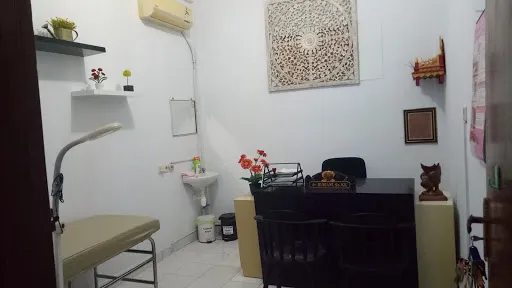 Dokter spesialis kulit dan kelamin di Kuta Bali, dr Budiani, Sp.KK 4
