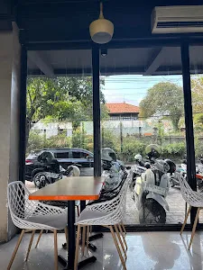 GOGO FRIED CHICKEN & GOGO COFFEE Unud 2