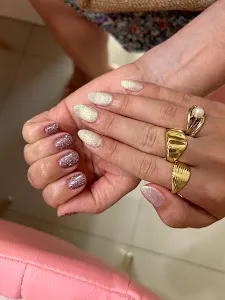TWO DIMPLES nail house