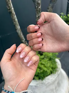 TWO DIMPLES nail house 2