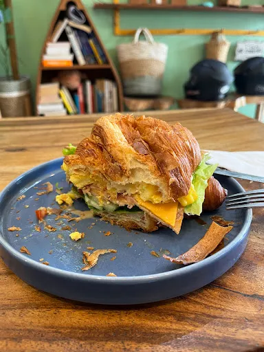 JinjeRoot Coffee & Leather Goods 3