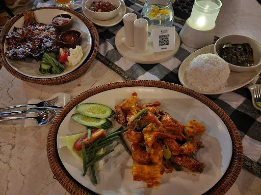 Kunyit Restaurant at The Anvaya Beach Resort Bali 4