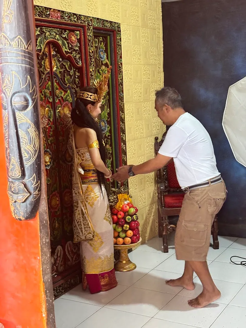 E & C Photo Adat bali 4