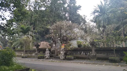 Samuan Tiga Temple 4
