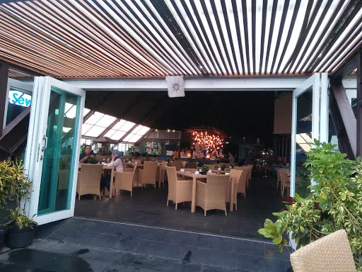 Kutabex Bar & Resto 1