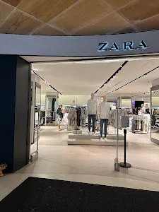ZARA Beachwalk Kuta 3