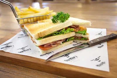 Moo Moo's Steakhouse Bar & Grill 4