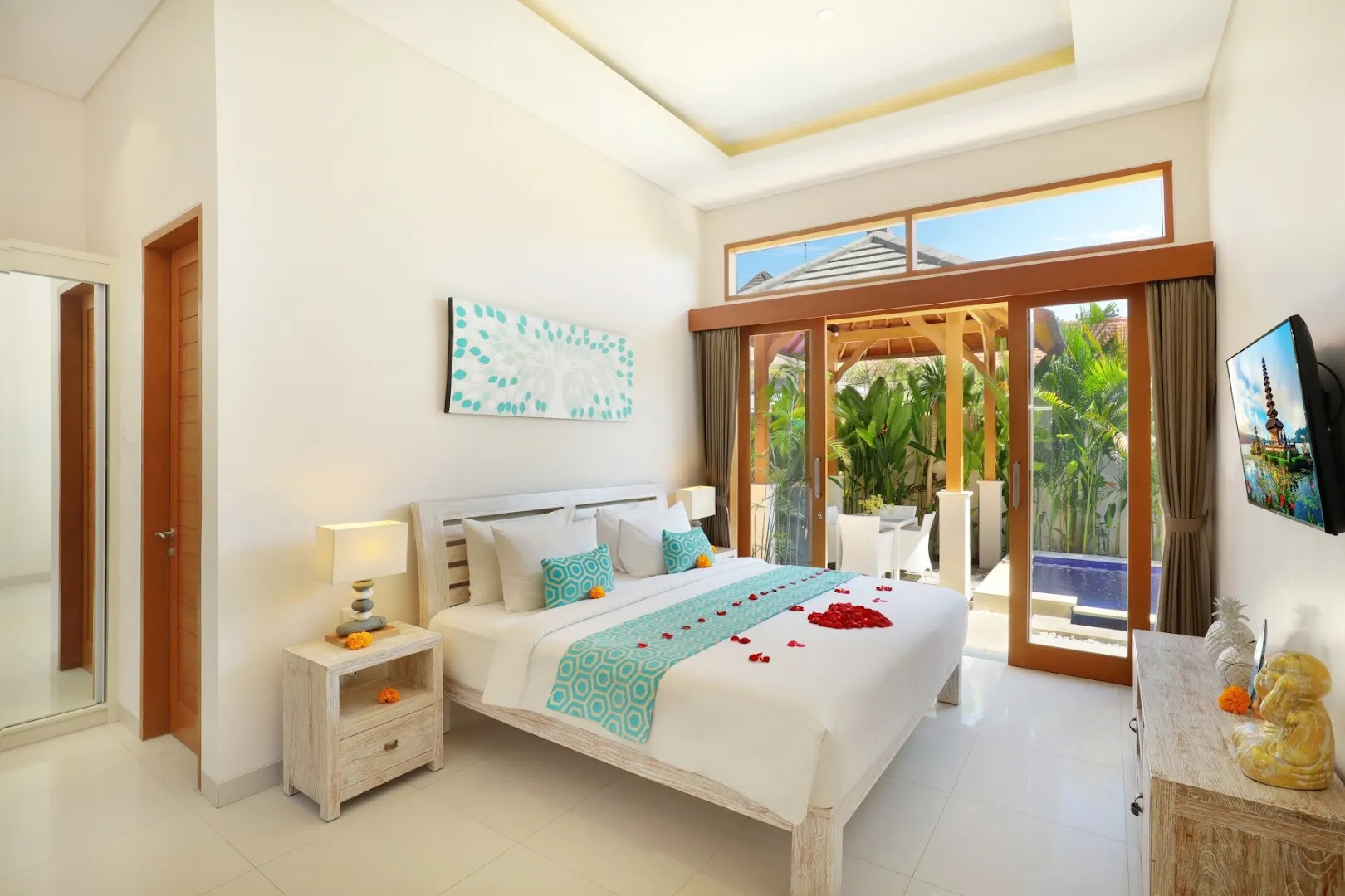 Holl Villa - Family Two Bedroom Private Pool Villa in Legian 1